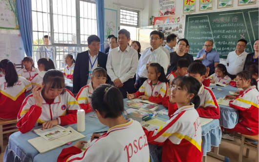 鐘登華一行現場觀摩專遞課堂教學模式